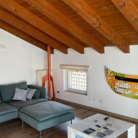 Loft Of Art - Rainbow Apartment Como