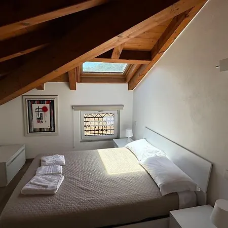Loft Of Art - Rainbow Apartment Como